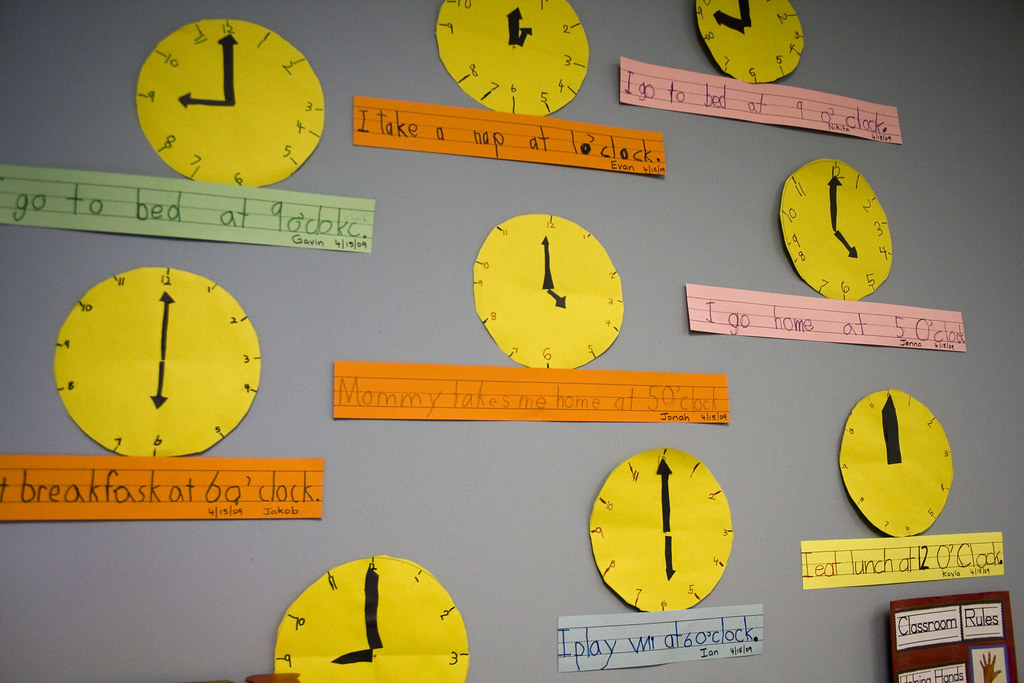 Horloges symbolisant la gestion du temps et la planification des horaires